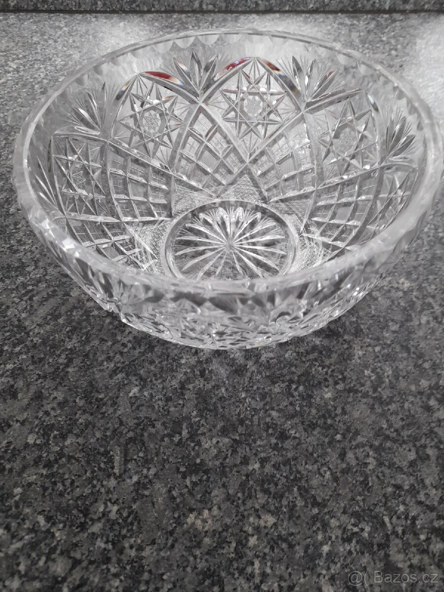 Broušené vázy a mísy. - 4