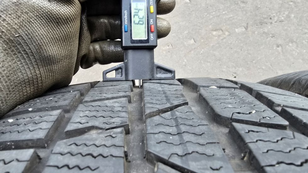 Zimní pneu 225/40/18 Continental - 4