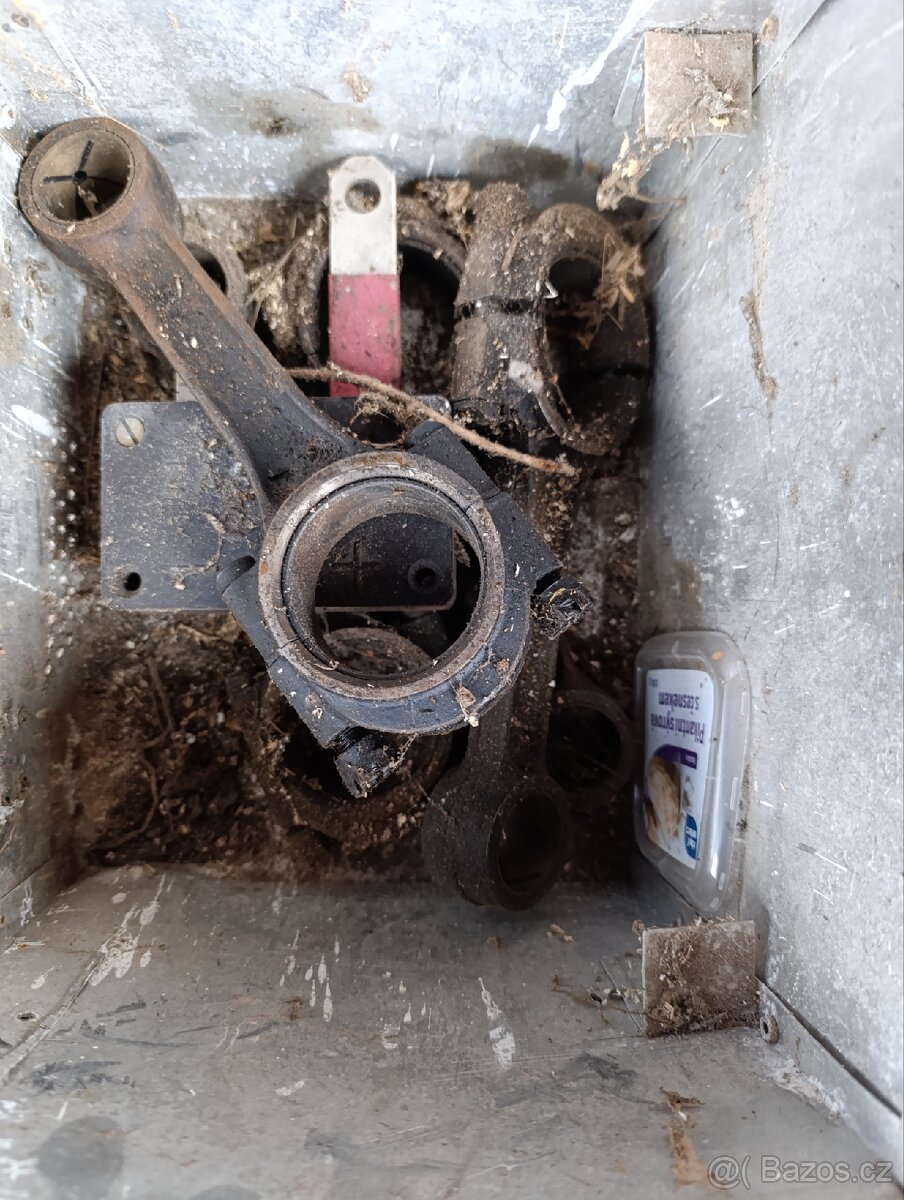 Náhradní díly. - 4