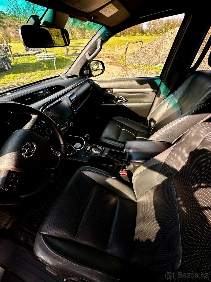 Toyota Hilux DC 2.8 I D-4D Invincible 4x4 A/T ,DPH