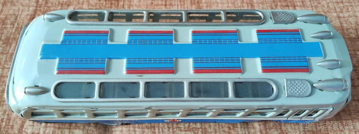 Starý plechový rumunský autobus - 4