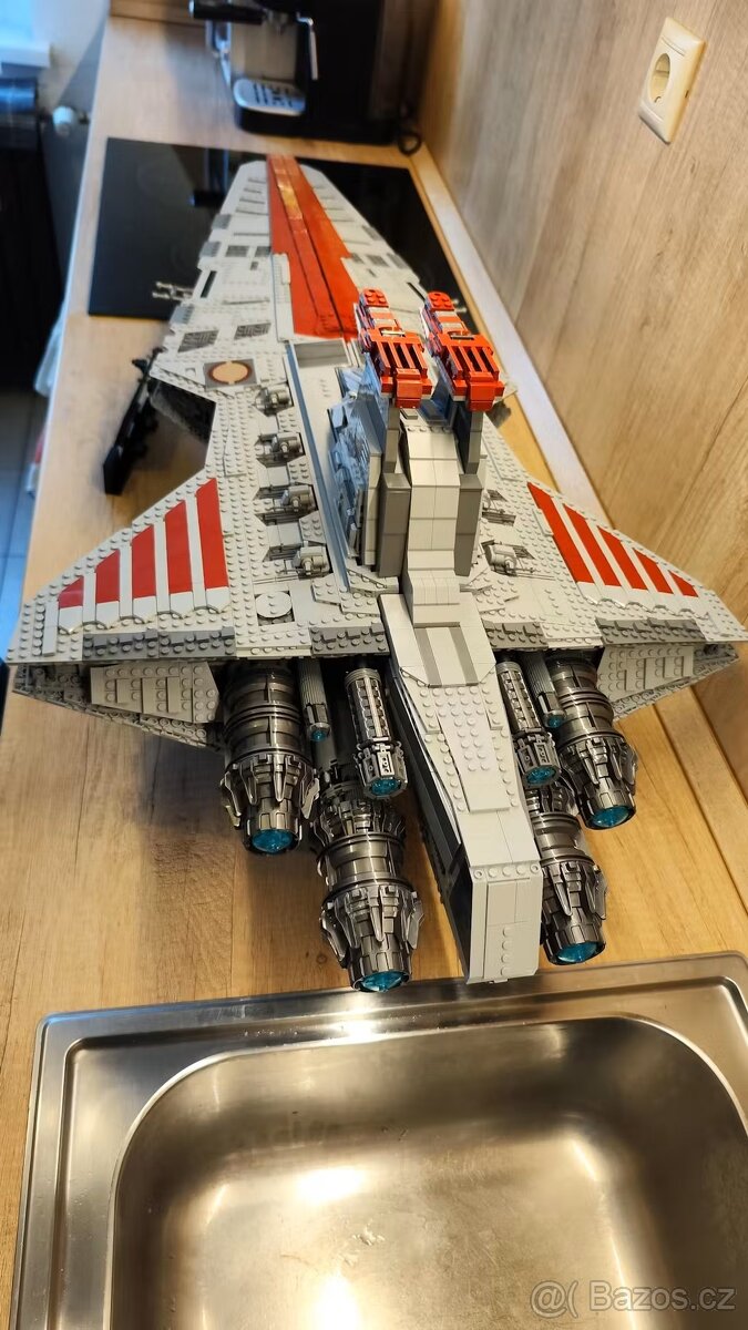 Star Wars Millennium Falcon 75192 a Venator 75367 - 4