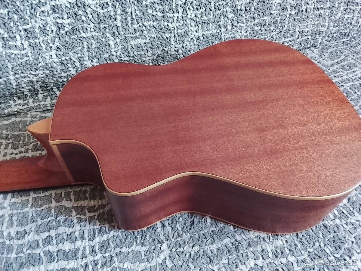 ORTEGA RQ39 requinto - 4
