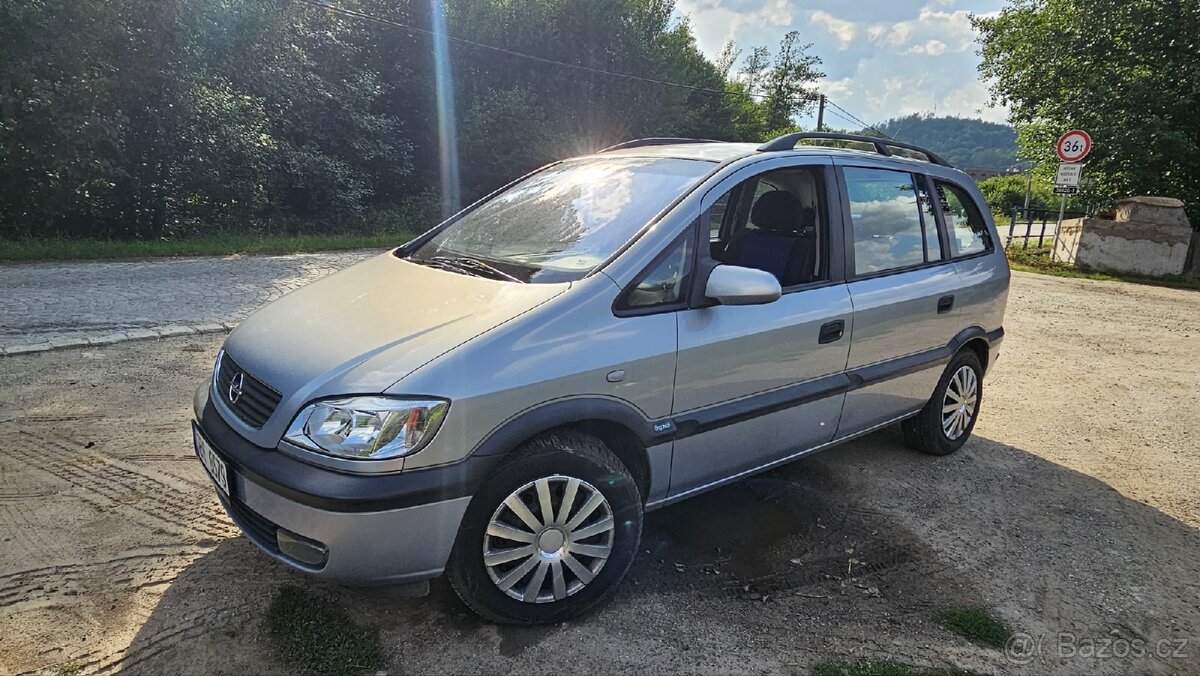 Opel Zafira 1.8 16V - 7MÍST - 4