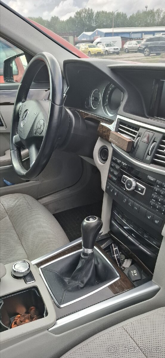 Prodám Mercedes-Benz E S212 - 4