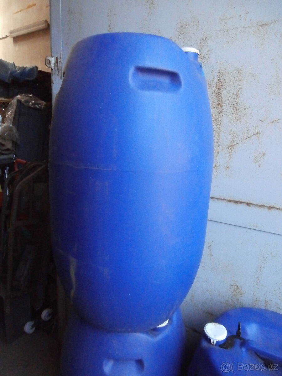 Sud, kanystr, nádoba plastová použitá za 400 kč - 4