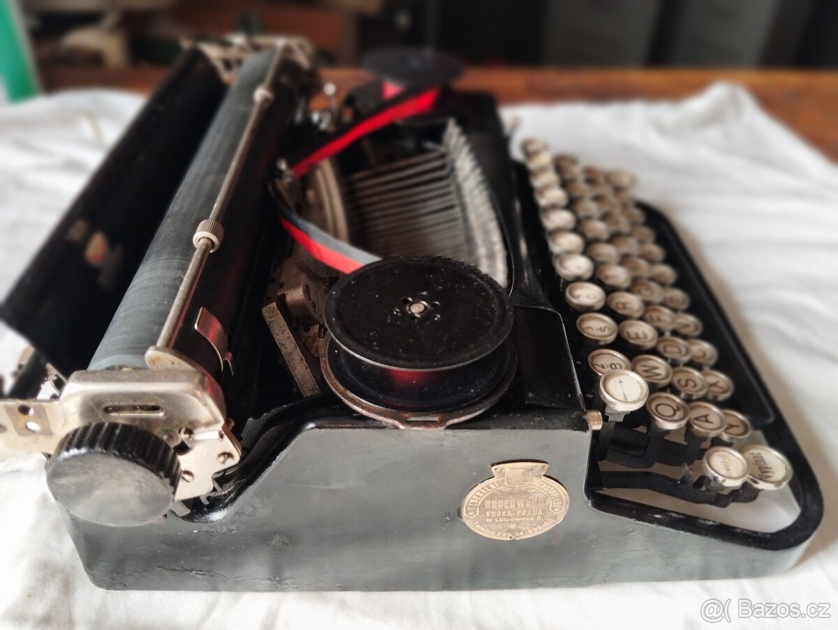 Starožitný psací stroj Underwood - 4