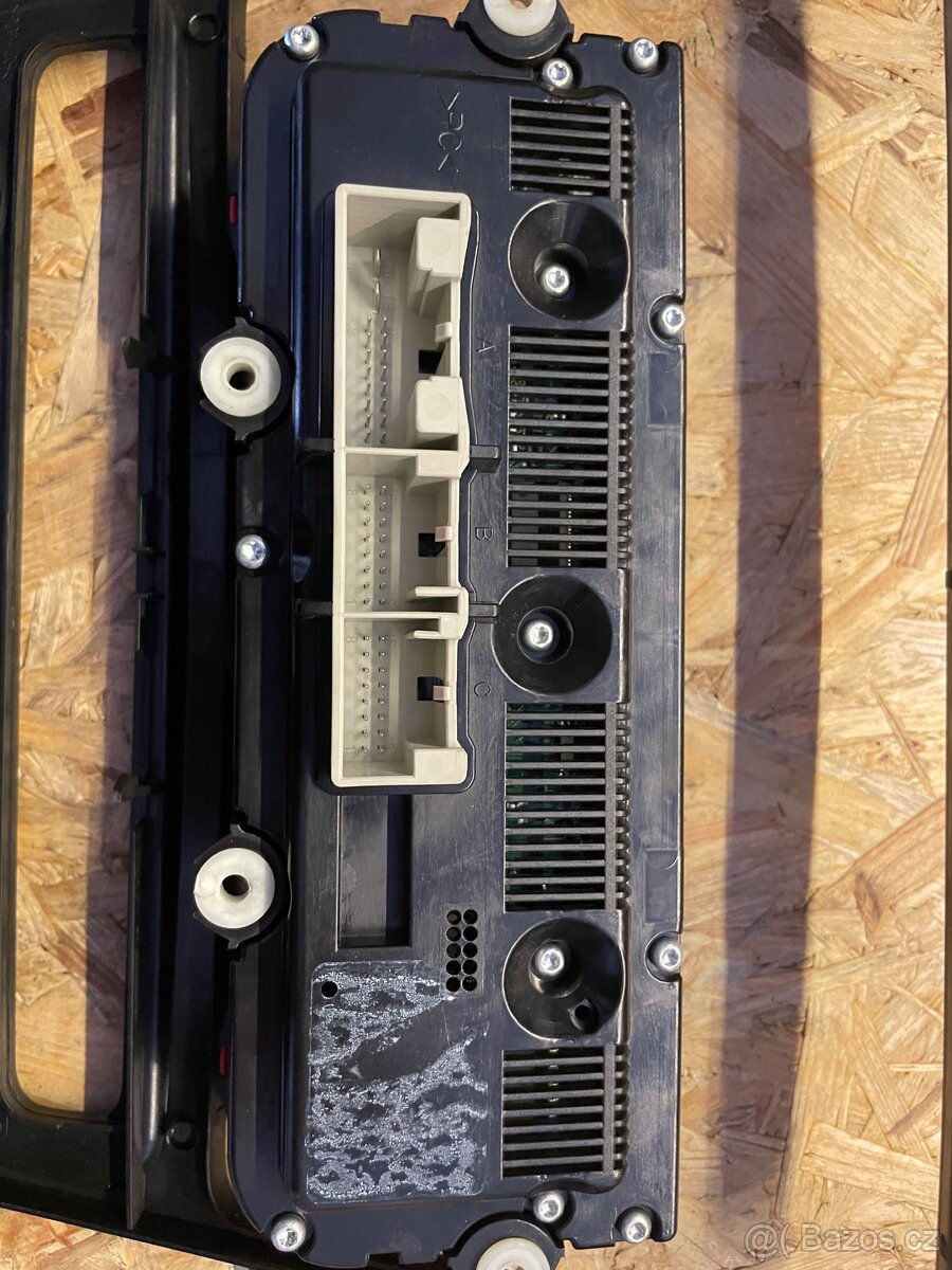 Prodám rámeček na Octavii +ovl. Klimatizace - 4