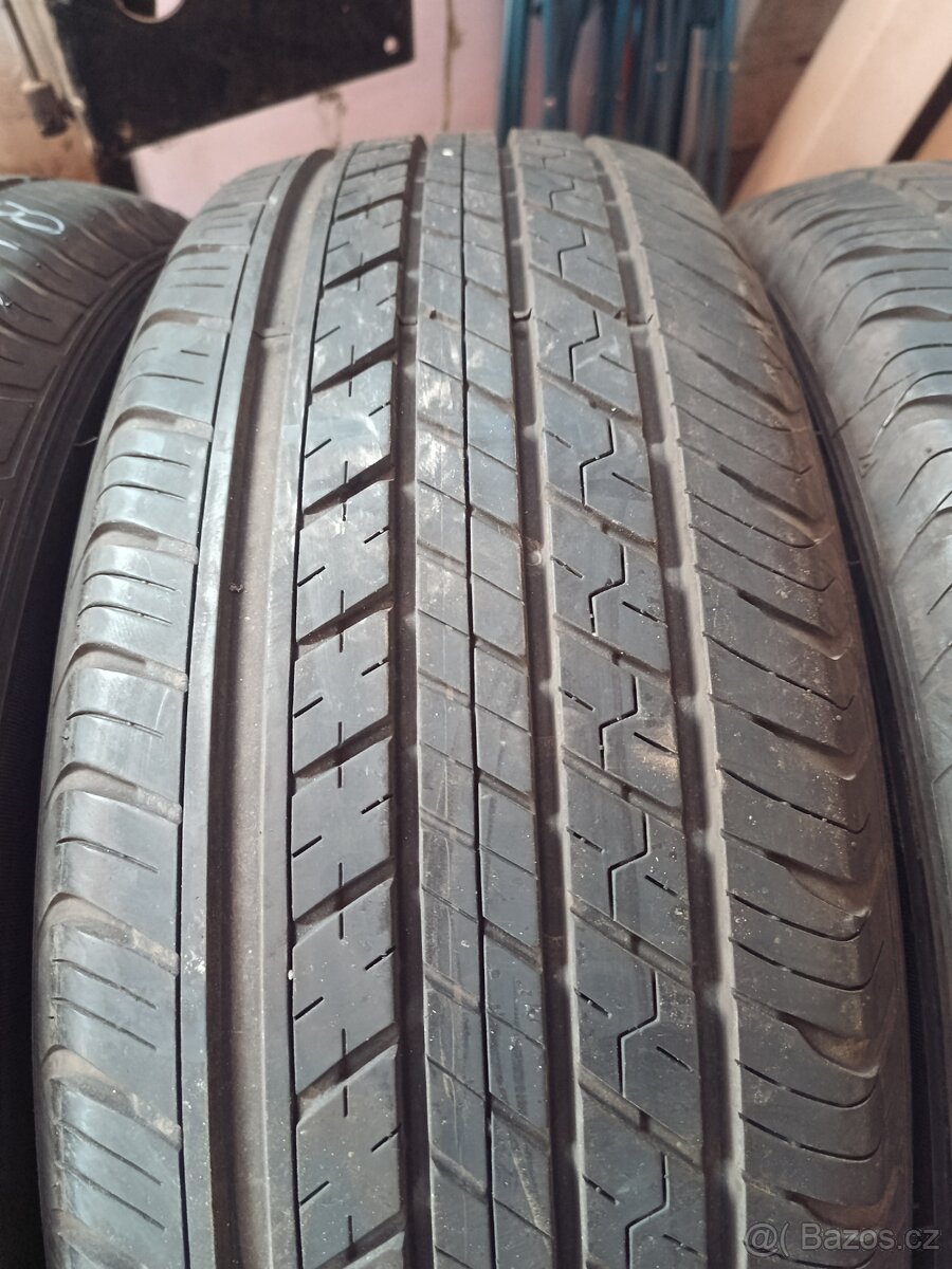 225/60/18 Dunlop - 4