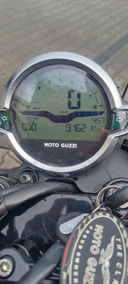 Moto Guzzi V7 Stone - 4