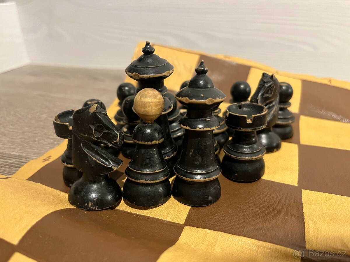 Prastaré dřevěné šachy kompletní - 4