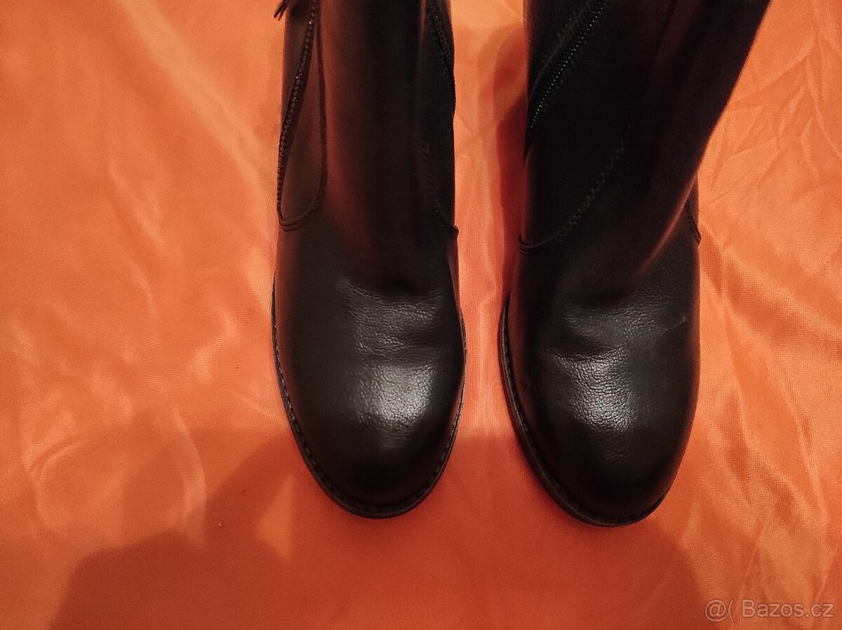 Prodám kožené dámské kotníkové boty č.40 - 4