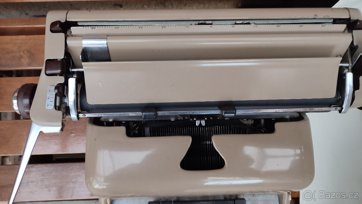 Psací stroj československé výroby - 4