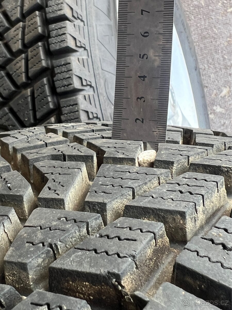 Sada kol Nissan X-trail 215/65 R16 - 4