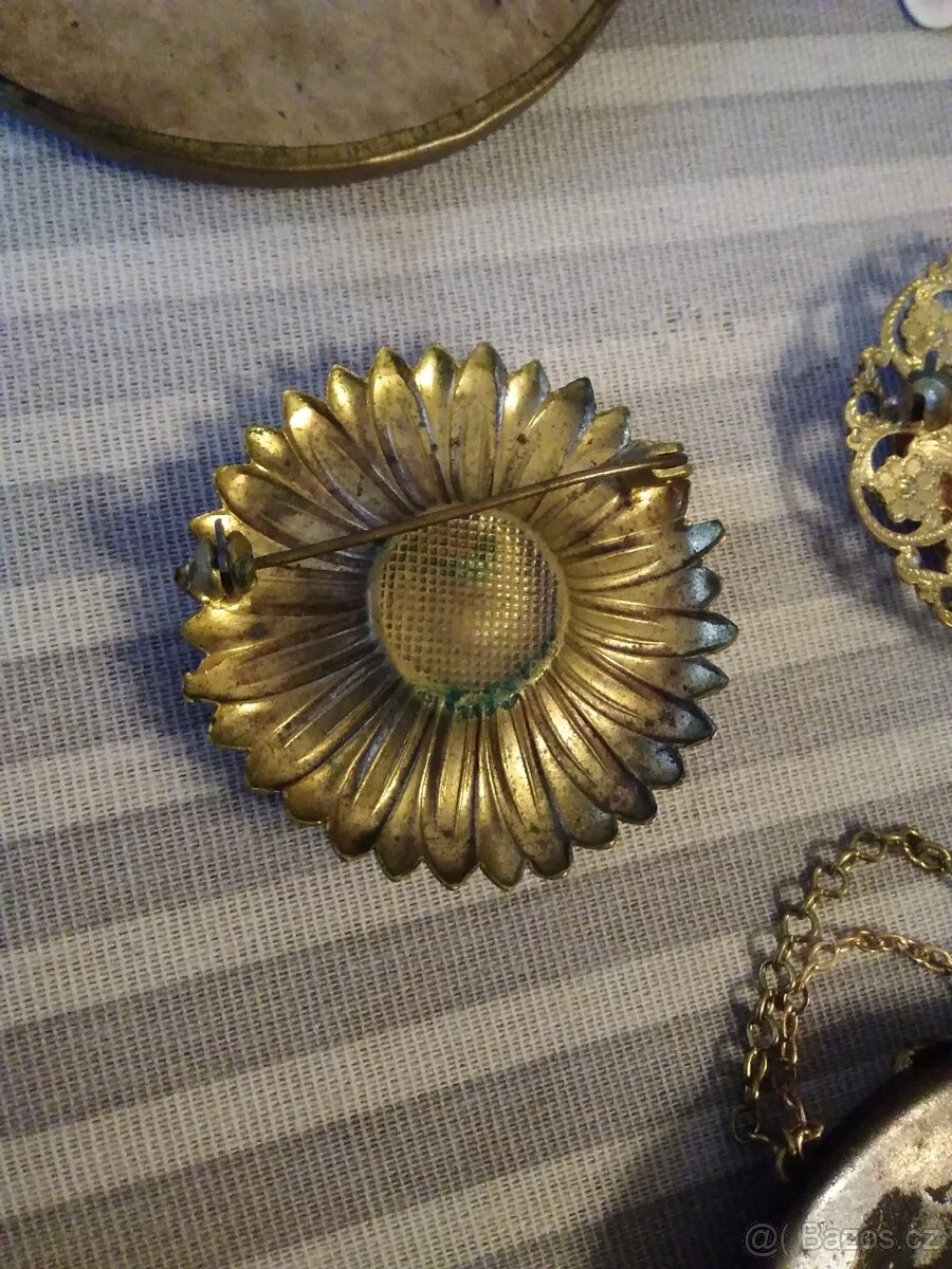 3x stará historická Brož a svaté obrázky. - 4