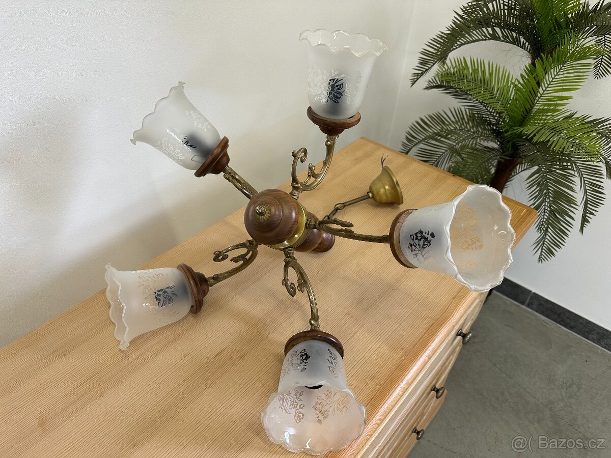 Závěsný rustikální lustr 5-ti ramenný s pískovaným sklem. - 4