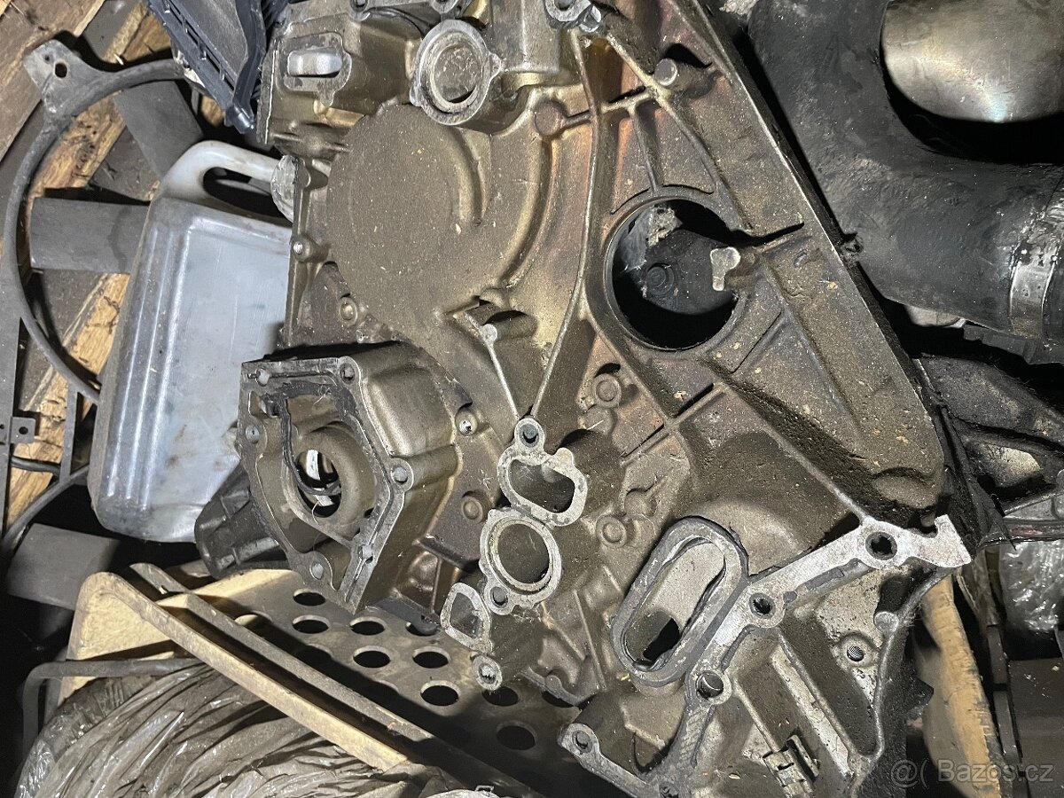 Blok motoru Mercedes OM272 - 300 GDI - 180 kw - 4