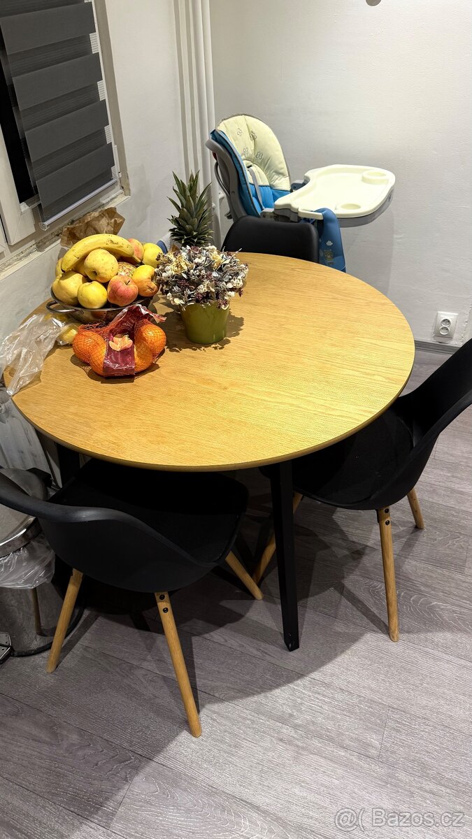 Jídelní stůl + 3 židle - 4
