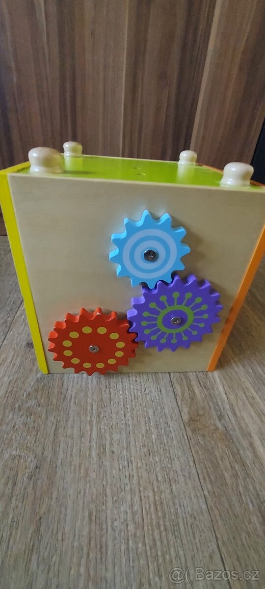 Interaktivní dřevěná kostka pro vkládání různých tvarů - 4