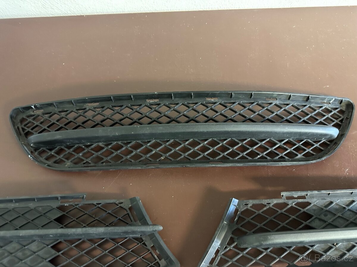 BMW E90/E91 Mřížky Předního Nárazníku - 4