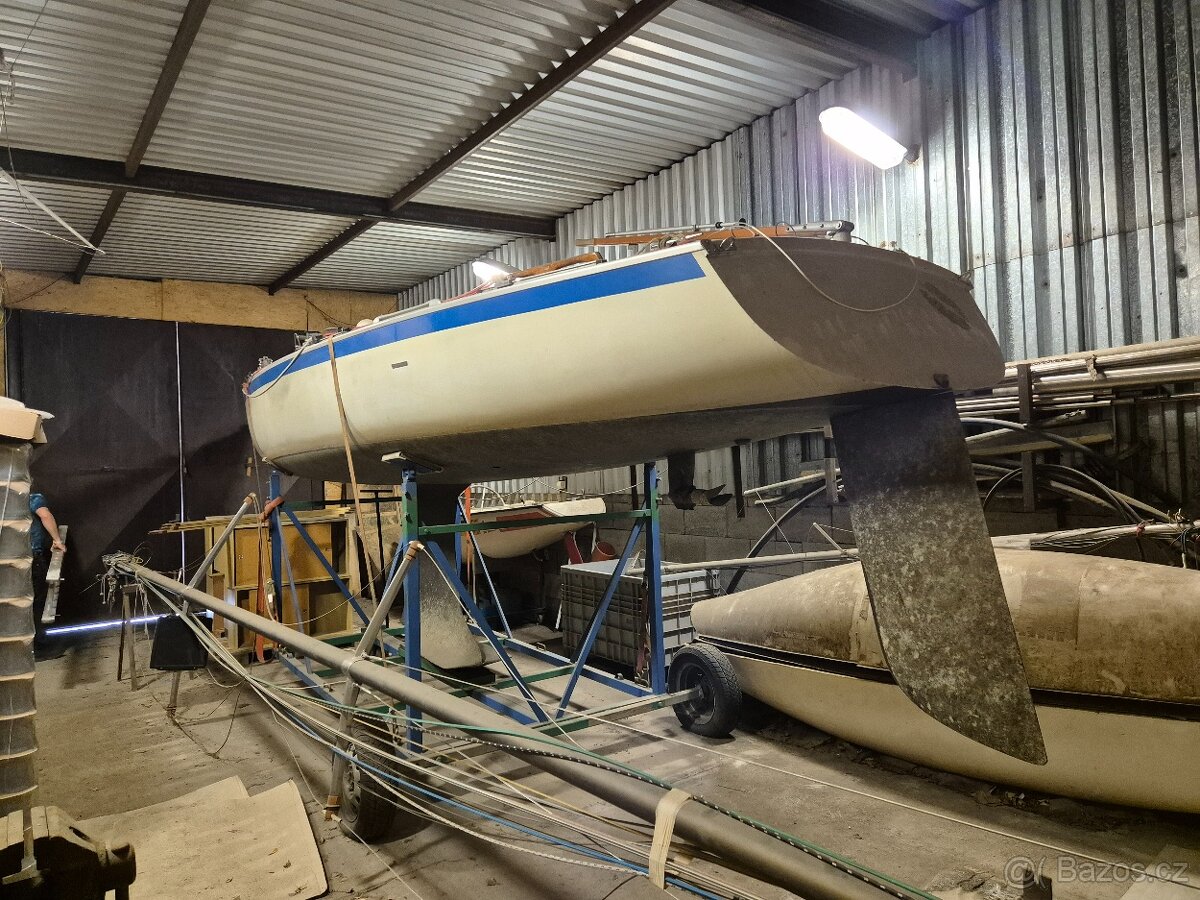 závodní plachetnice, Akros 75 - 4