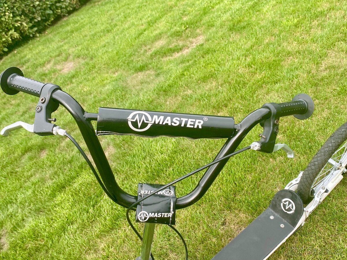 Bílá koloběžka Master - 4