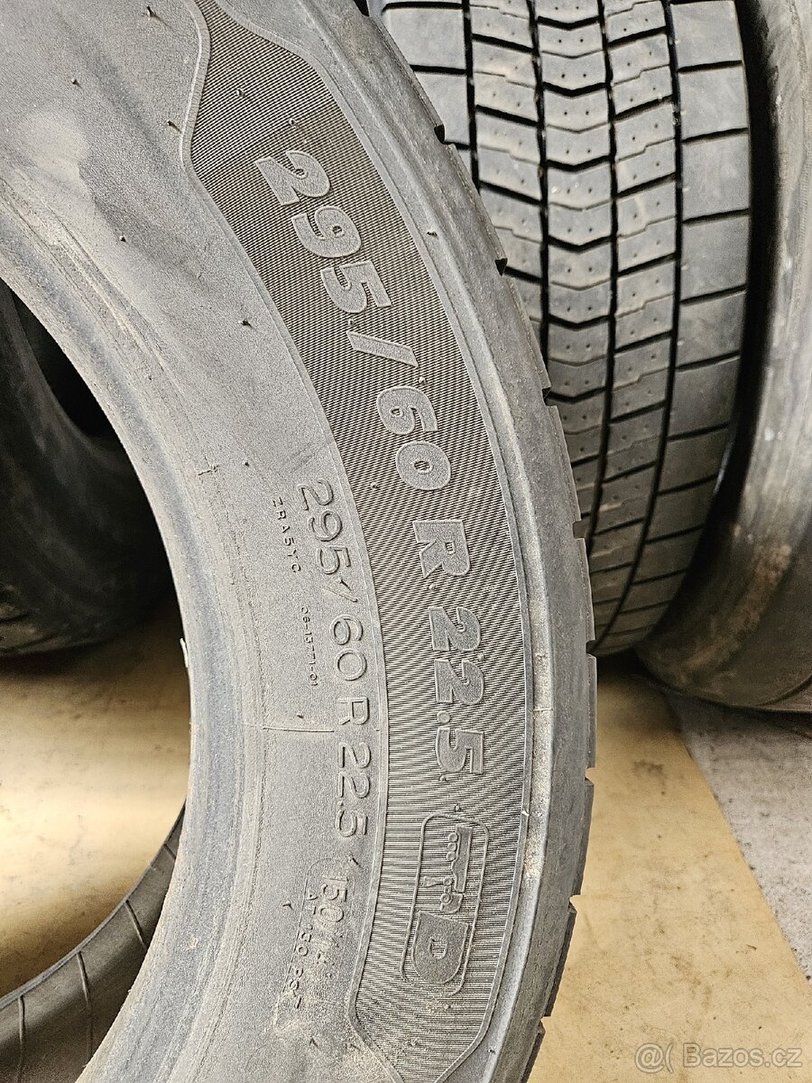 Nákladní pneu 295/60R22,5 2ks - 4