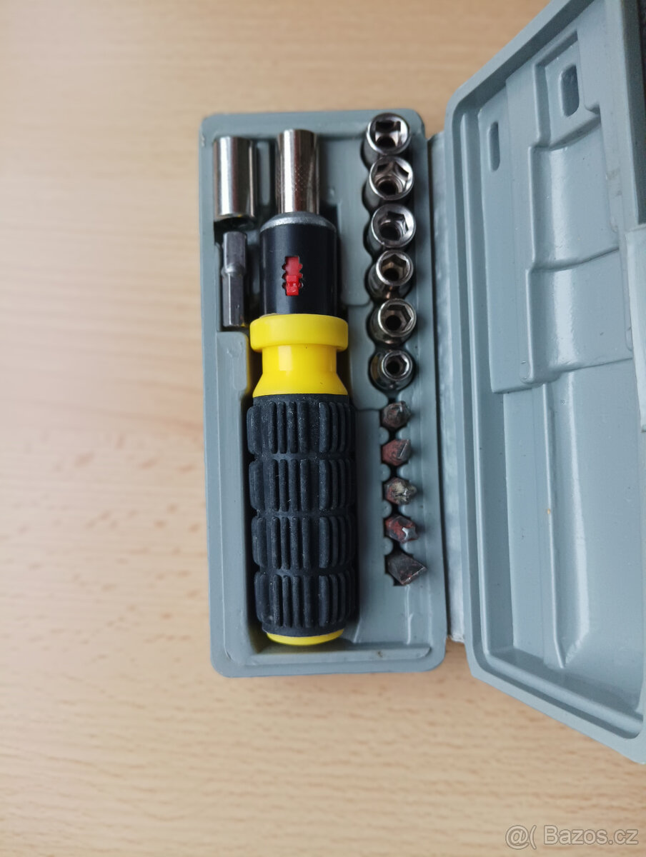 Multifunkční šroubovák s bity/sada nástrčných hlavic - 13 ks - 4