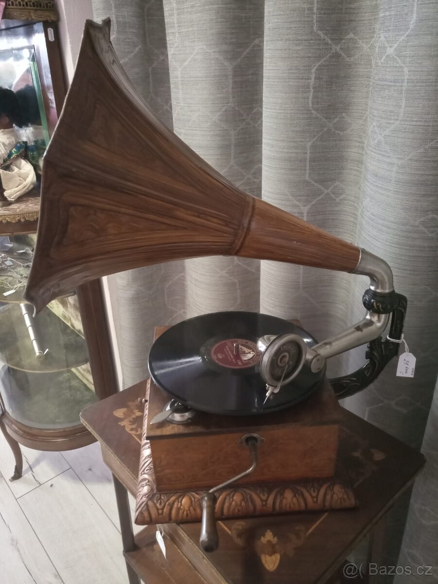 Malý gramofon s troubou - 4