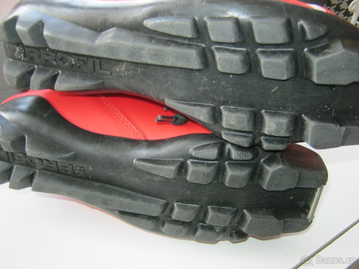 Junior běžkařské boty ATOMIC velikost 34, stélka 21,5cm - 4