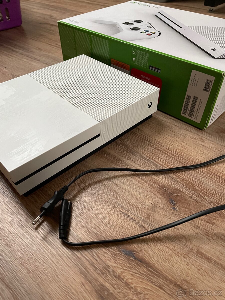 Prodám Xbox one S 1TB+F1 2020 - 4