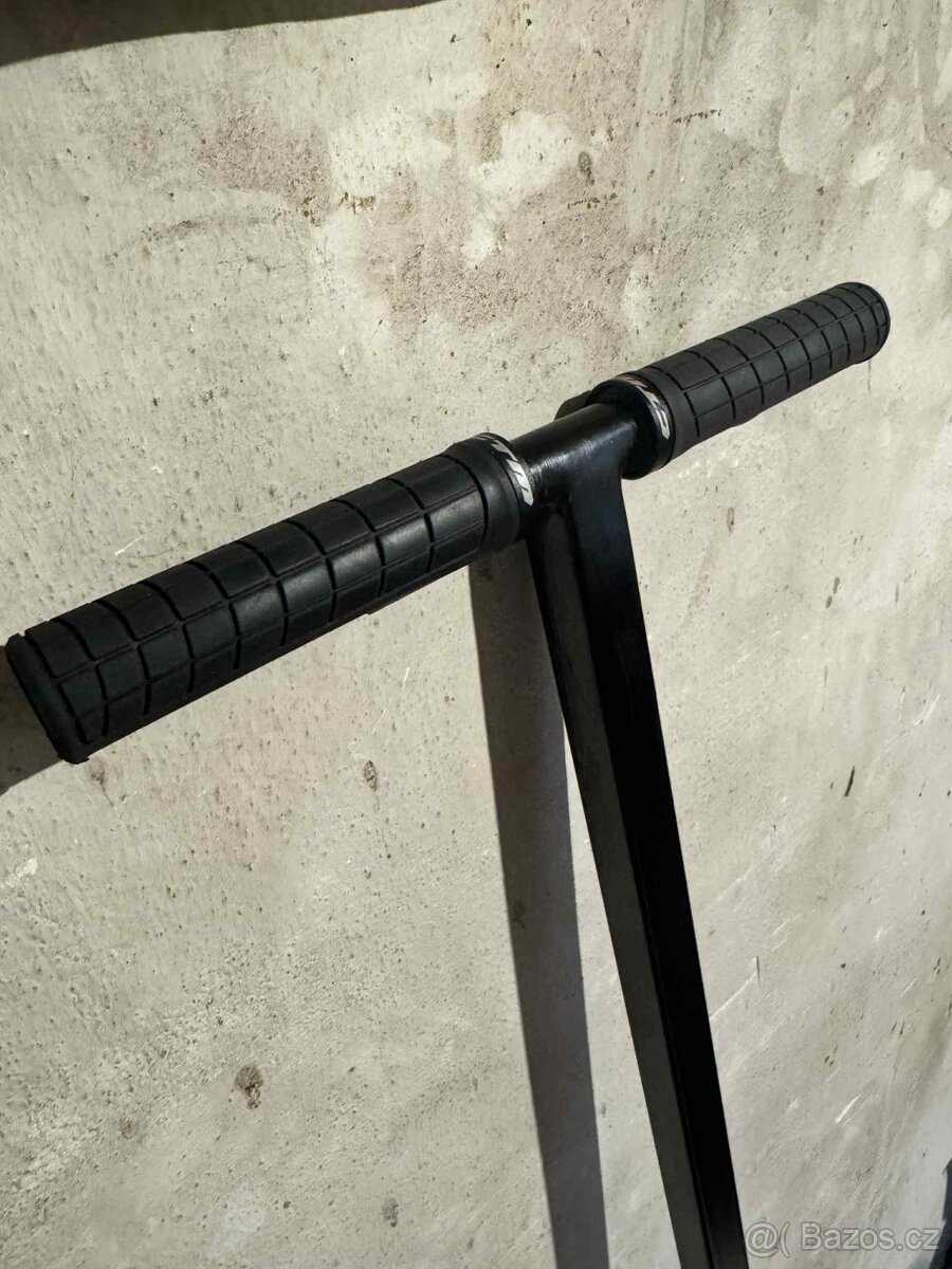 Přítlačný válec 32 kg na vinylové podlahy - 4