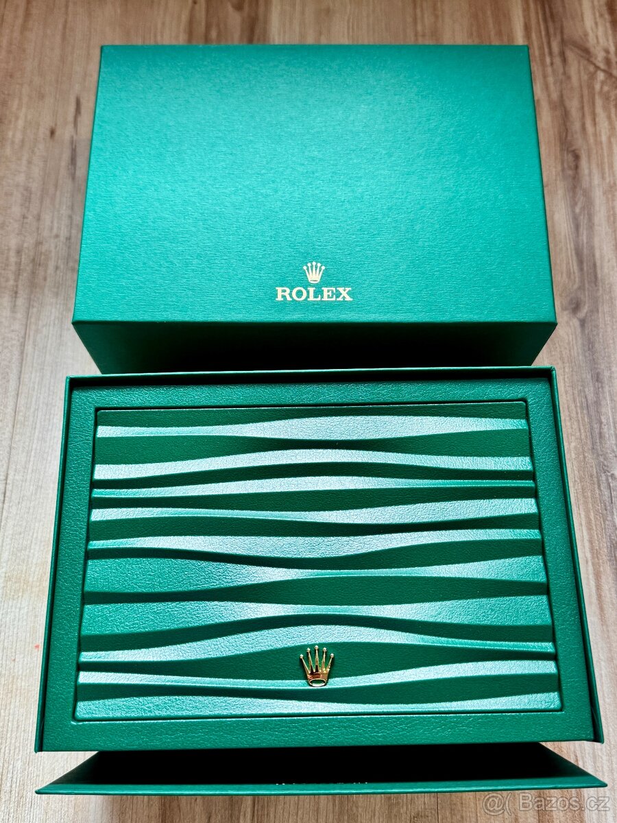 Rolex Oyster Perpetual 41mm Green - 4