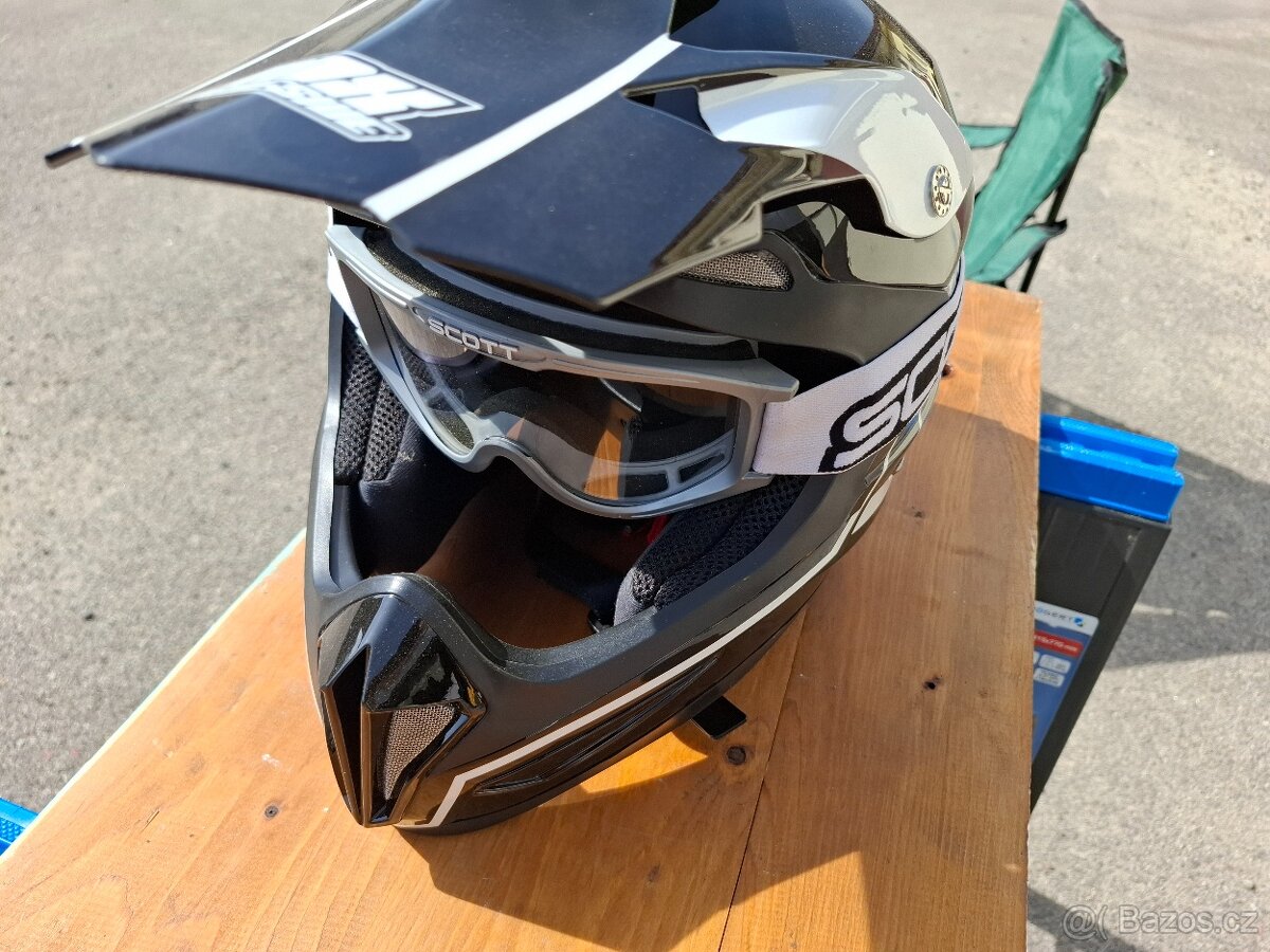 Helma s brýlemi - 4