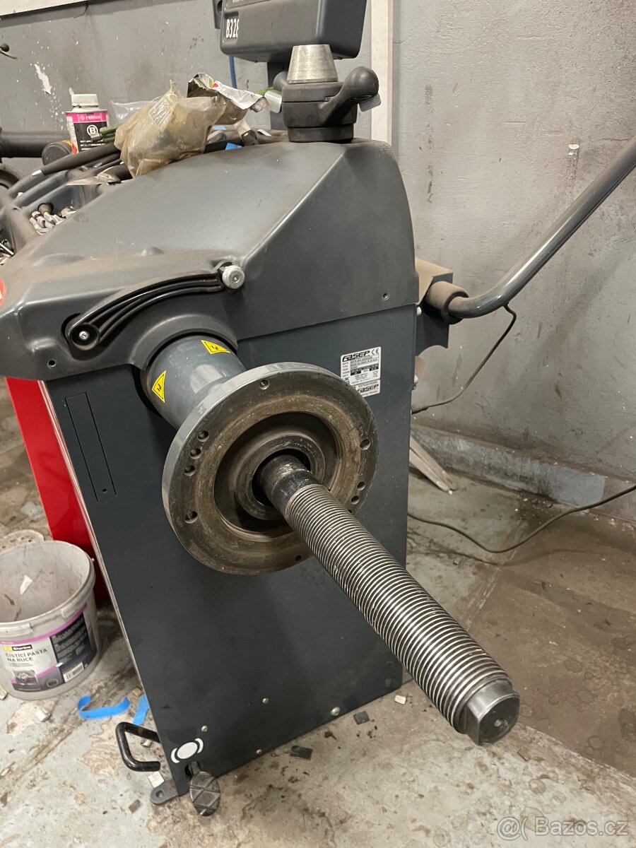 Vyvažovačka kol FASEP B328 – automatické upínání - 4