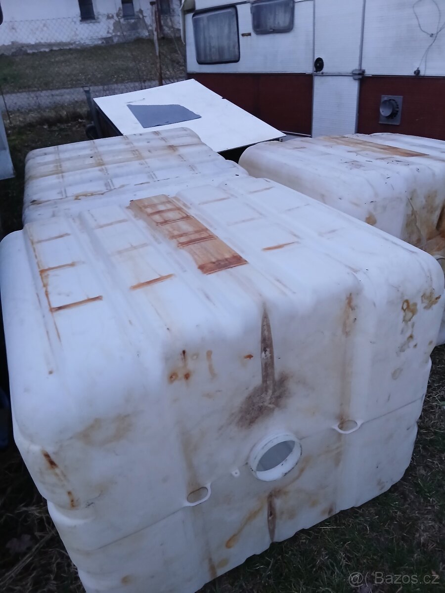 1000. Litrové Nádrže - 4