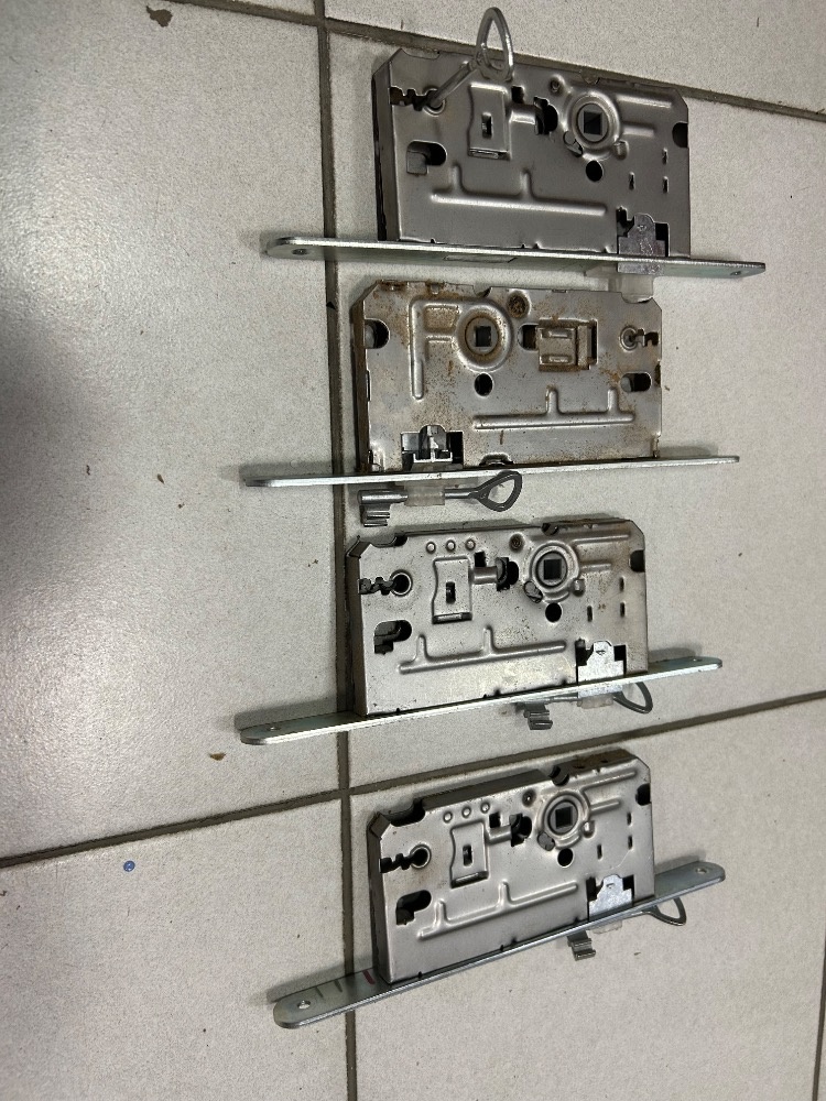 Zadlabací zámek - 4