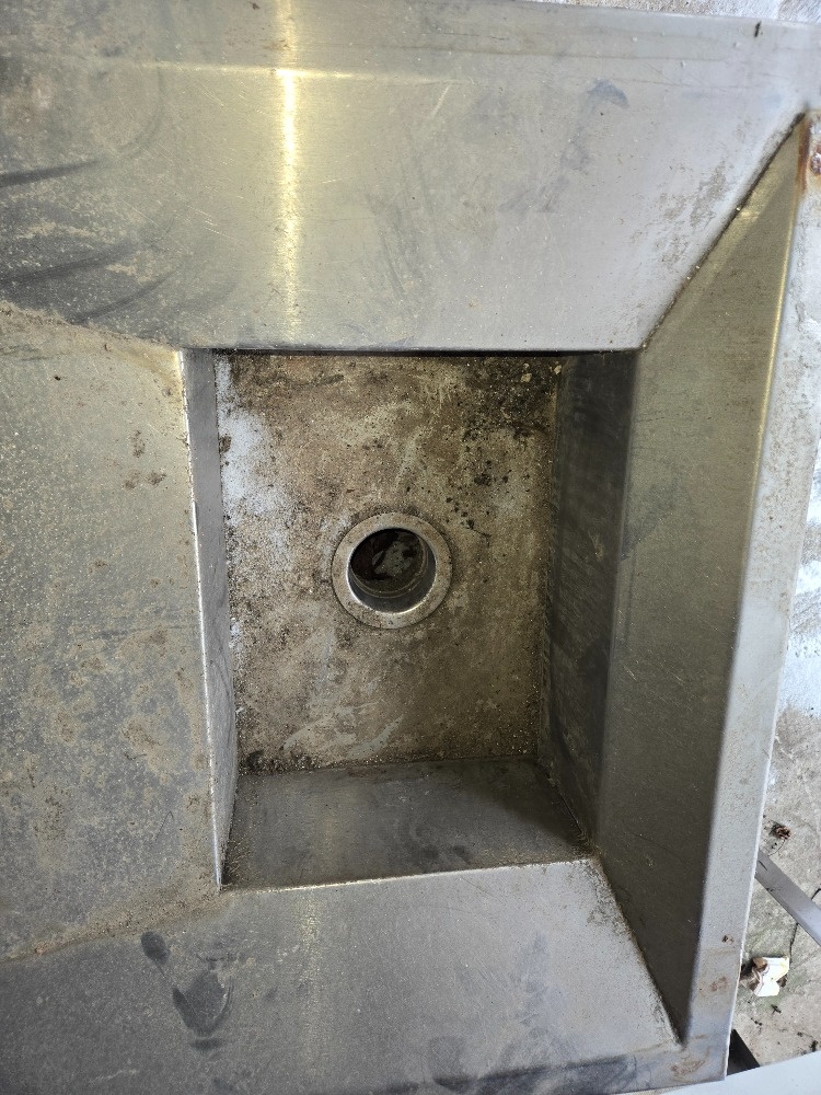 Profi stůl s elektrickým drtičem - 4