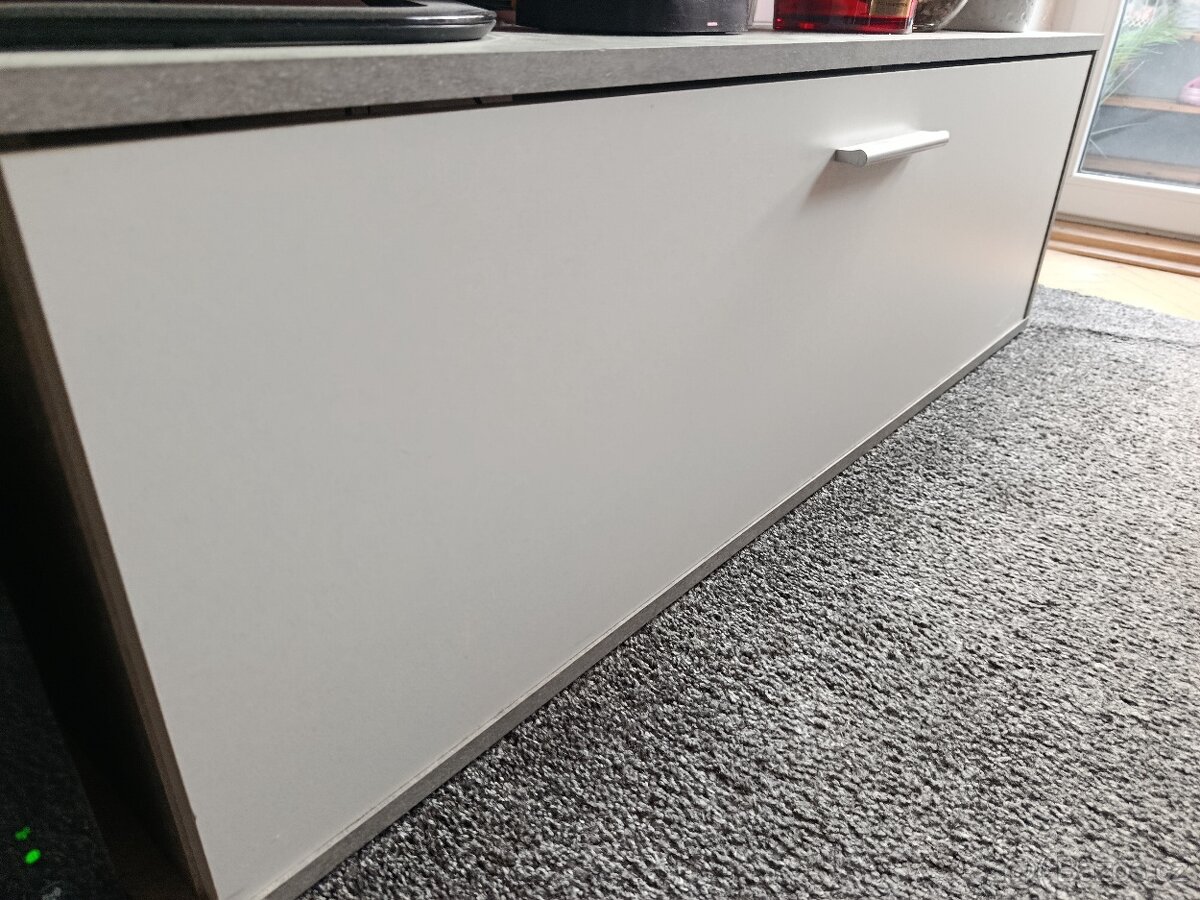 Televizní stolek - 4