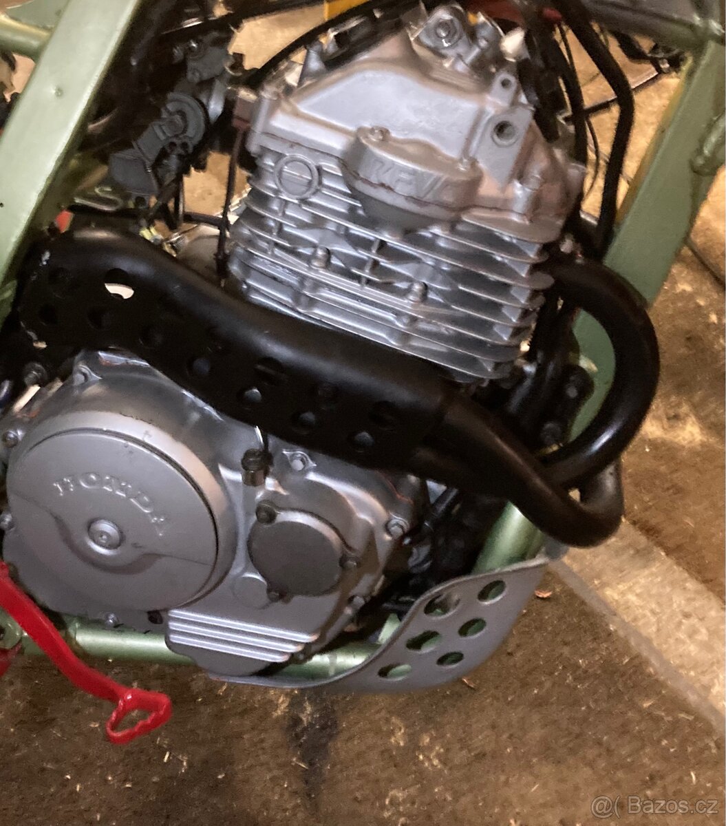 Enduro Honda NX 650