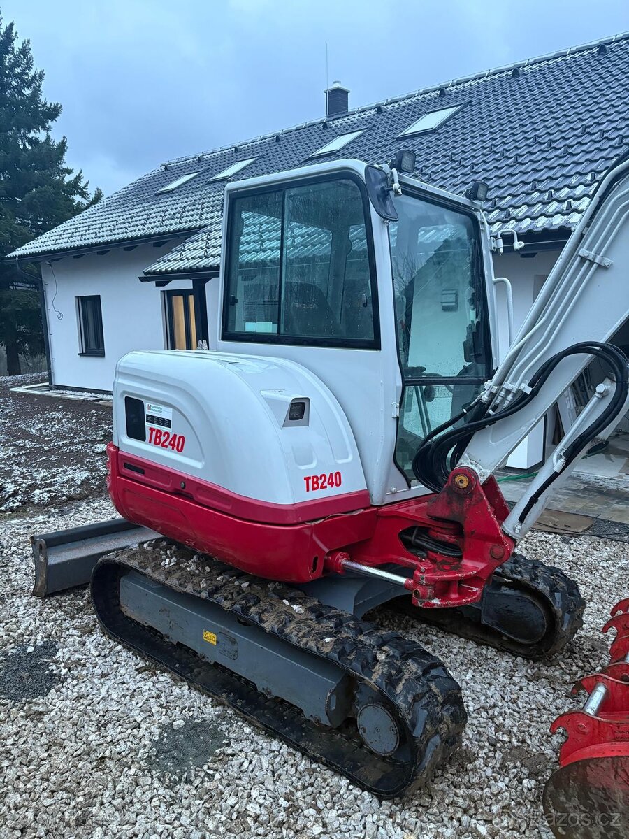 Prodám pásový bagr Takeuchi TB240 POWERTILT - 4
