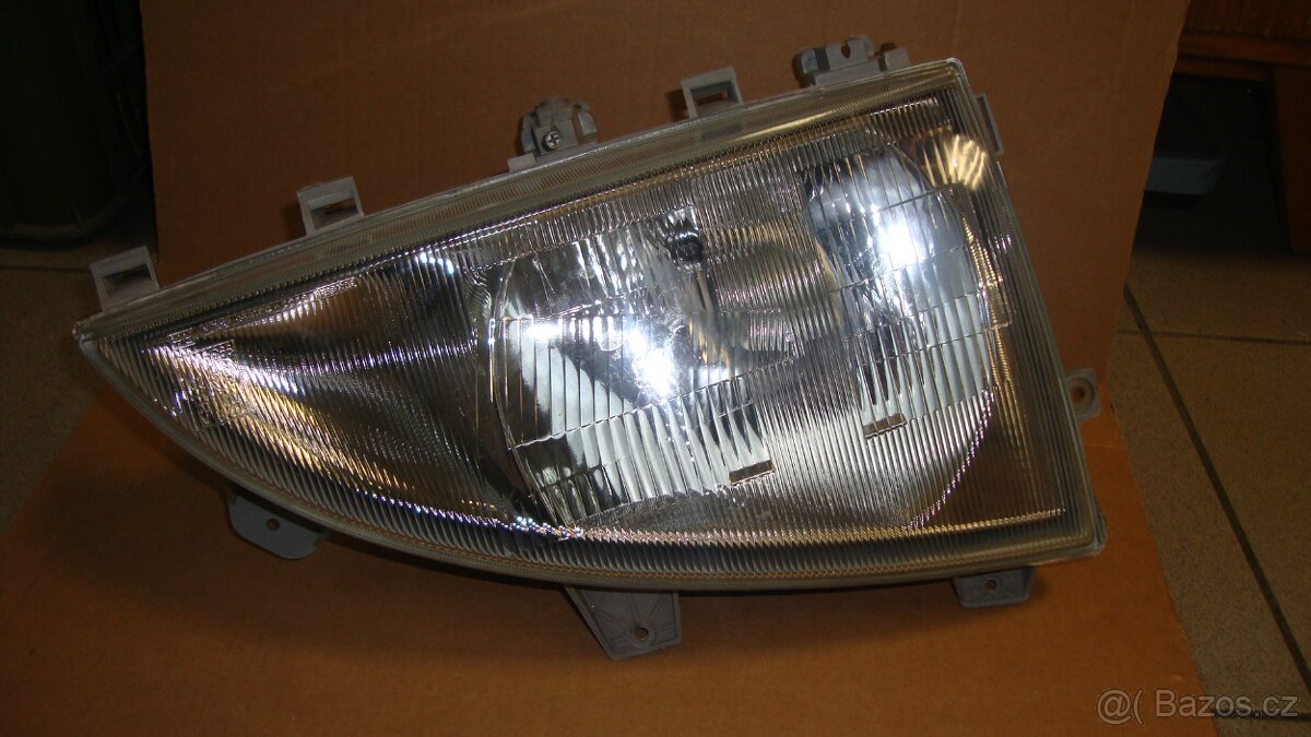 AVIA D60-D120 Přední světlomet - 4