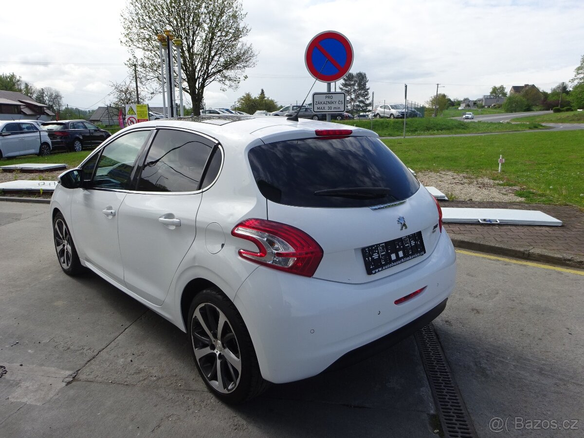 Peugeot 208 1,6 e-HDi - 4