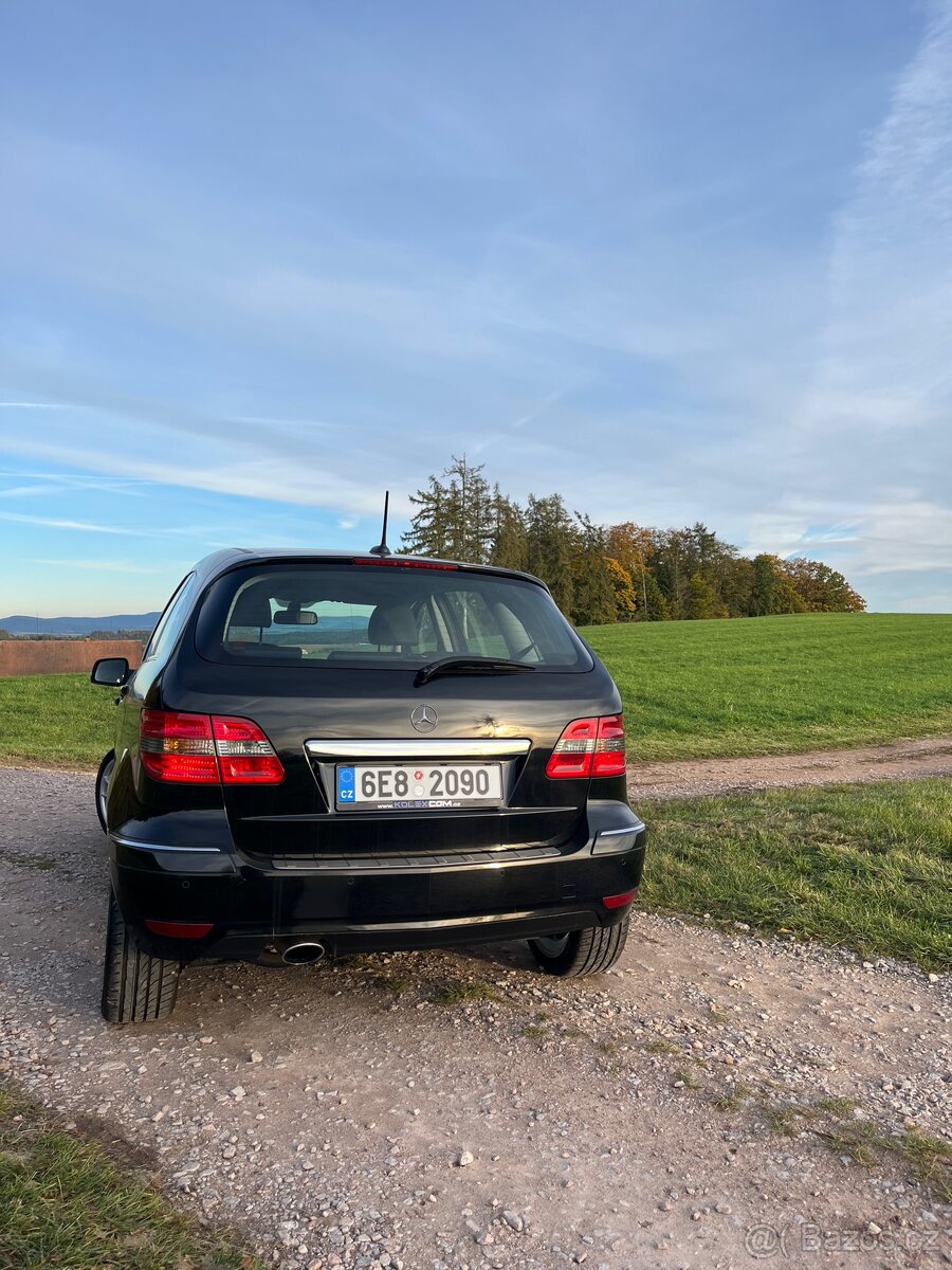 Mercedes-Benz B180 - 4