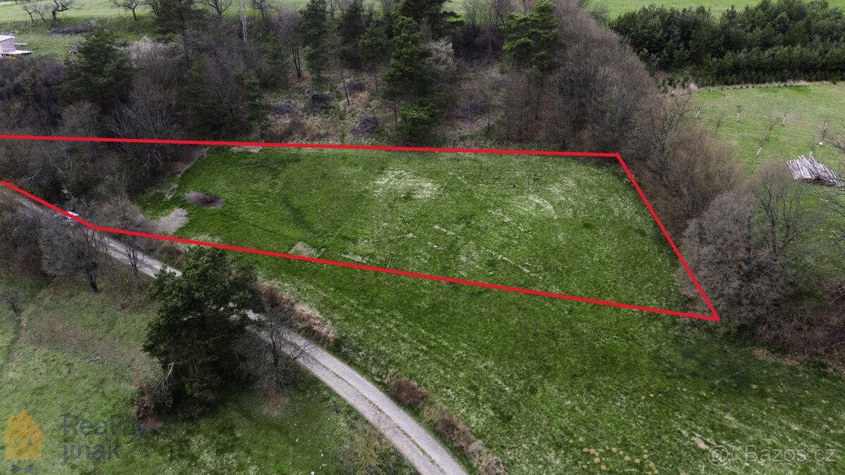 Prodeji stavebního pozemku pro bydlení o výměře 2.184 m2 v o - 4