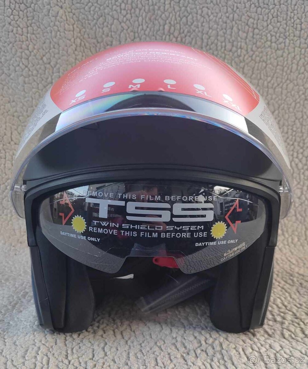 Přilba na motorku nebo skútr. Se sluneční clonou. Černá.Nová - 4