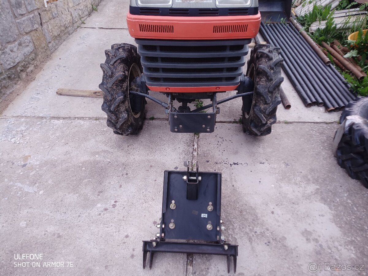 Přední hydraulika Kubota L1 - 4