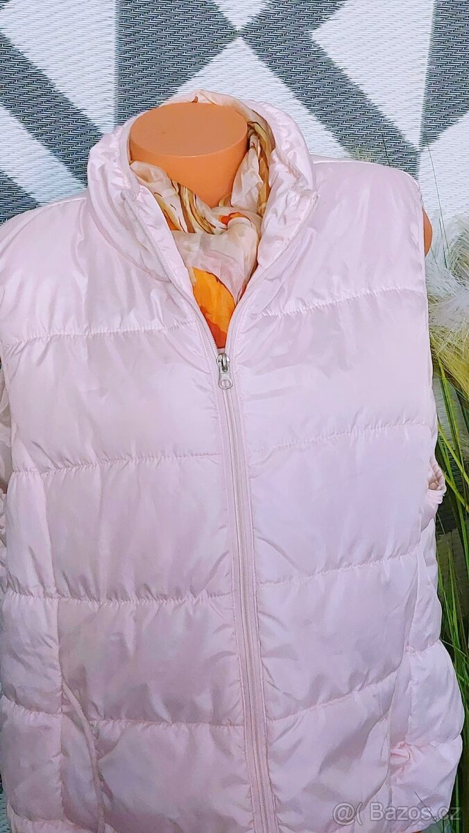 LEHOUNKÁ PROŠÍVANÁ VESTA S ŠÁTKEM-INFINITY- vel. 48 - 4