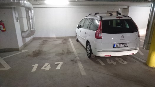 Benešov parking auto či moto v teple - 4