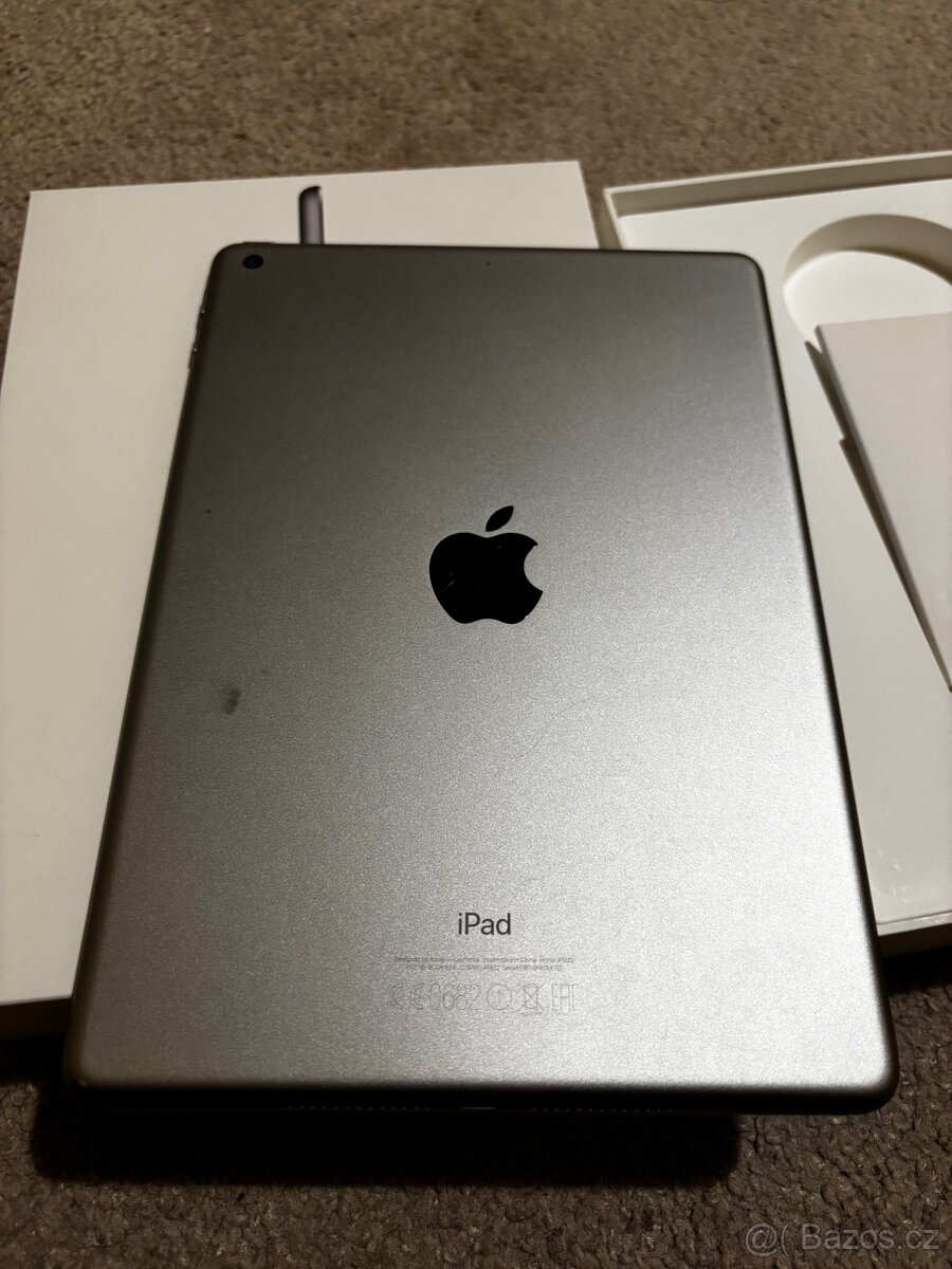 Apple iPad 5th 128GB - 4